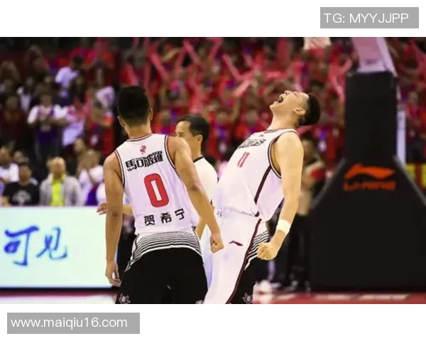 深圳篮球队的技术分析与战术创新探讨助力球队发展与提升 深圳篮球队的技术分析与战术创新探讨助力球队发展与提升